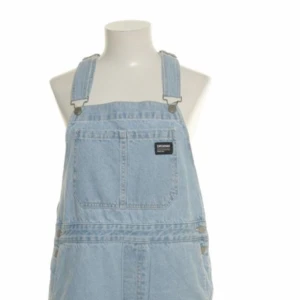 Jeans hängselbyxor  - Köpt på Sellpy, men passade inte mig:( Skriv för frågor 