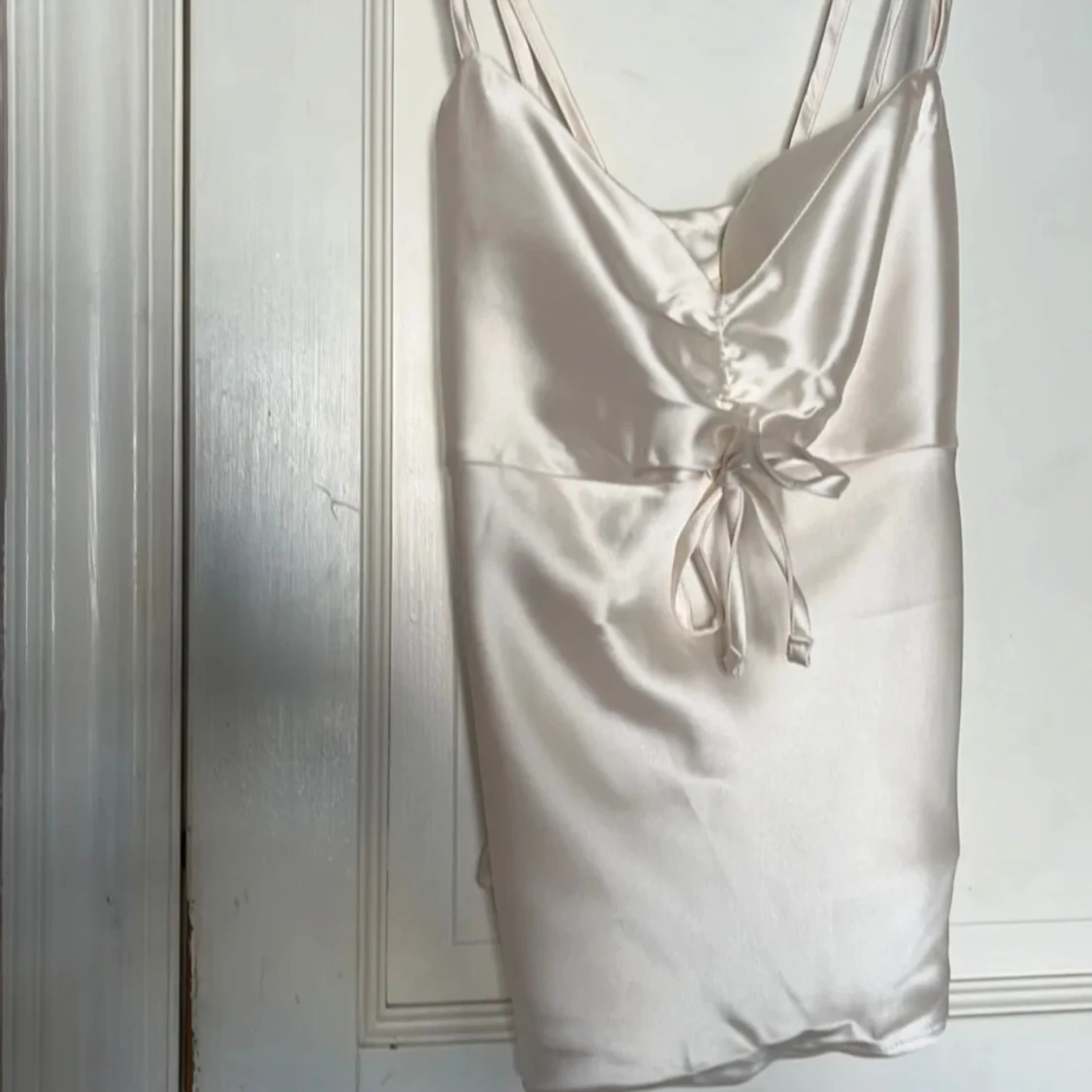 satin topp med knut detaljđ©·