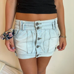 Lågmidjade kjol - Jättefin Lågmidjade kjol med coola detaljer!