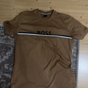Boss T-shirt  - Boss T-shirt storlek S 