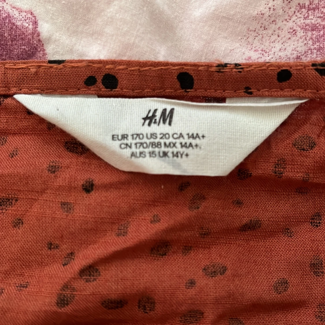 Rostfärgad prickig topp från H&M - 91
