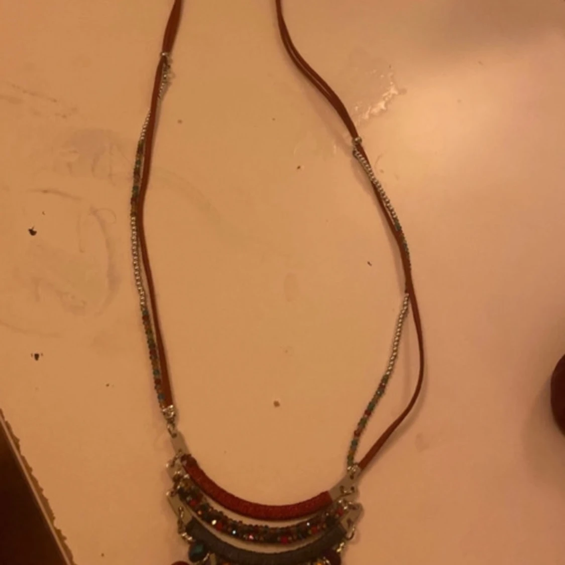 Lång halsband med päelor - 91