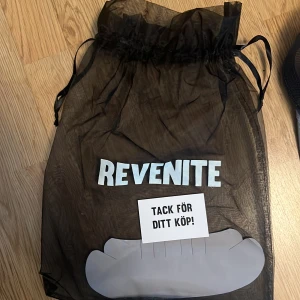 Revenite keps  - Köpte den för ett tag sedan men aldrig använd har påsen kvar. Prata om ni vill ha bättre pris 