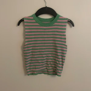 Randigt linne - Randigt linne från märket reserved, i stl S o superfint skick🩷 frakt ej inräknat i pris