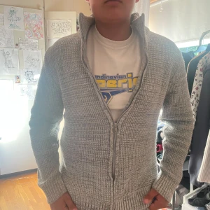 stickad Zipp - jätte fin stickad zipp