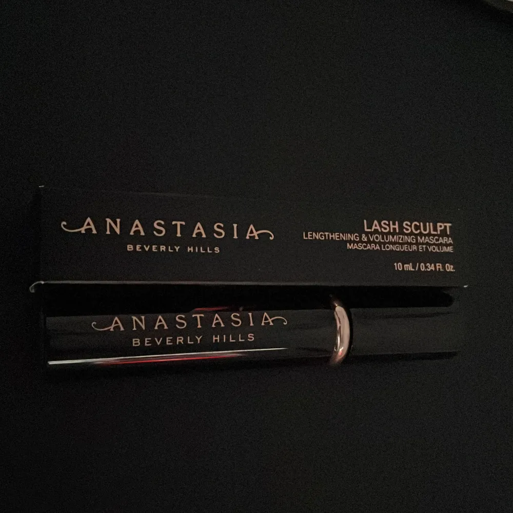 Helt oanvänd mascara från Anastasia. Har inte använt den alls och den är köpt väldigt nyligen.. Skönhet.