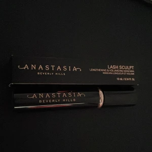 Anastasia mascara - Helt oanvänd mascara från Anastasia. Har inte använt den alls och den är köpt väldigt nyligen.