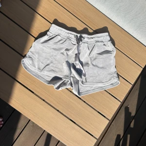 Mjukisshorts - Säljer då den inte kommer till användning 