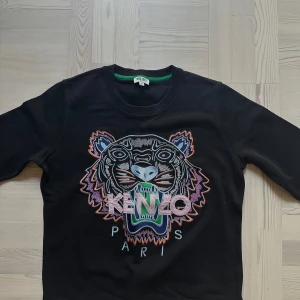 Kenzo tröja  - Super snygg kenzo tröja  Använd Max 2 gånger 