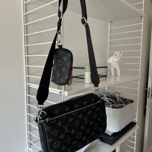 Axelrams väska lv - Ny aldrig använd 2000 eller bud 