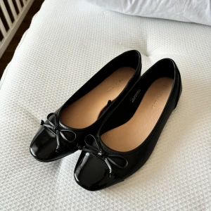 Ballerina skor  - Super söta ballerina skor i storlek 37 i nyskick🤍