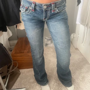 True religion jeans  -  Knappt använt lite för stora för mig Köpte dom för 2299
