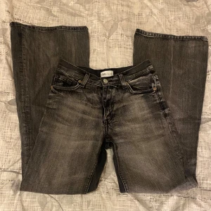 Jeans - Sååå fina jeans från zara men tyvär alldeles för stora för mig🎀🧚🏼‍♀️🌸🧸💅🏼🥹