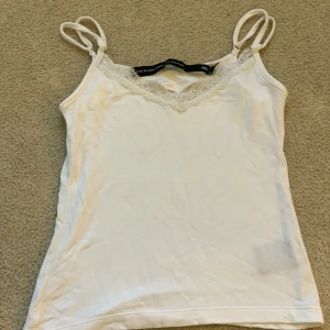 Linne💕 - Säljer ett jätte fint linne i storlek ”Xs” ifrån lager 157. Använd ett par gånger men är som ny! Om du är intresserad av att köpa den skriv till mig först!💕