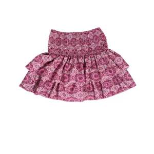 Meet me there kjol - Säljer denna jättesöta kjolen från meet me there som är i jättebra skick. Den har även inbyggda shorts💕