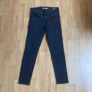 Levi’s jeans  - W28/L32