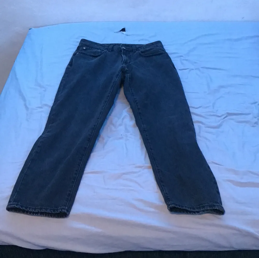 Vailent slimfit jeans köpt på Carlings för 700kr. Fint skick på dom och extremt sköna jeans! Jag är 175 och dom passar bra! . Jeans & Byxor.