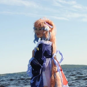 Intressere check kokomi cosplay♡  - Intresse check på min kokomi cosplay! Peruken är relativt stylad, har haft en photoshoot i vattnet med cosplayen men den är tvättad^^ har små hål i tightsen men inte så synliga!