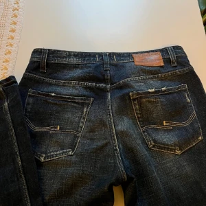 Lågmidjade jeans  - Snygga jeans💙 Tryck INTE på köp nu, utan skriv till mig först‼️