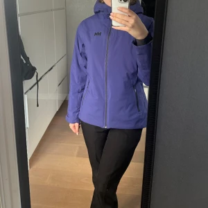 Helly Hansen jacka  - Super fin skidjacka från Helly Hansen i storlek M💗