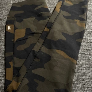 Träningsbyxor Victoria Secret  - Oanvända träningsbyxor från Victoria Secret. Storlek M. Köpt i New York