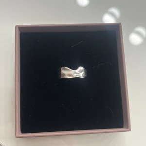 Ring - Sötaste ringen, säljs då den inte används längre💘 Hör gärna av dig om du har frågor💘