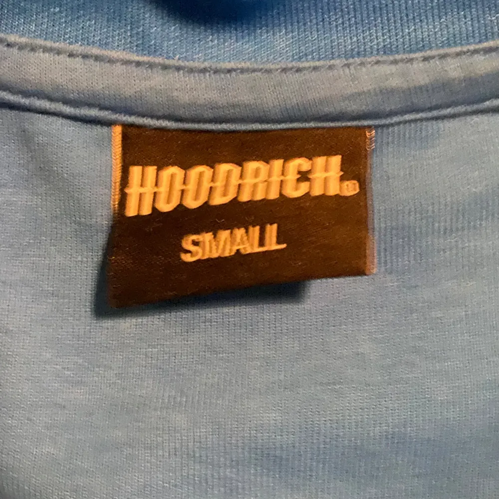 Hoodrich crewneck bra skick med gömd ficka . Hoodies.