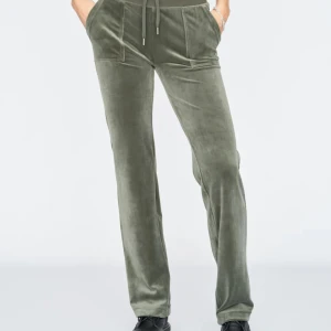 Juicy couture byxor - Typ aldrig använda, kommer aldrig till användning💓 inga fläckar eller andra defekter. Pris diskuteras