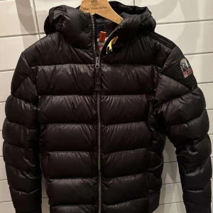 Parajumper  - Parajumber jacka knappt använd storlek xs (kom me bud)