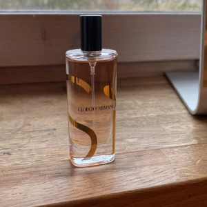 15 ml Armani Si  - 15 ml Si perfym. Använd max 3 gånger. Säljs vanligtvis för 400-450kr