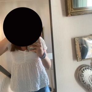Tröja - Denna är ifrån Gina och har haft den en gång på min skolavslutning förra året annars är den i bra skicka och man knyter den i ryggen💗💗