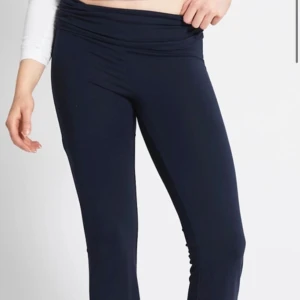 Yoga pants  - Säljer de här oanvända yoga byxorna får Lager💕 endast testade och kommer med prislapp(lånade bilder)
