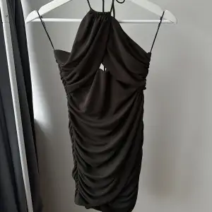 Såå snygg klänning från Zara!! Aldrig använd🤎