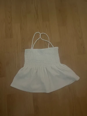 Topp - Oanvänd topp ifrån Gina tricot  Storlek XS