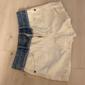 Shorts - Dessa är köpta på zara för 400 ungefär och använde ej för gillar inte jeans shorts 💗