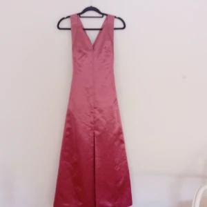 Balklänning  - Hej säljer en balklänning tro att de e xxs elr xs 