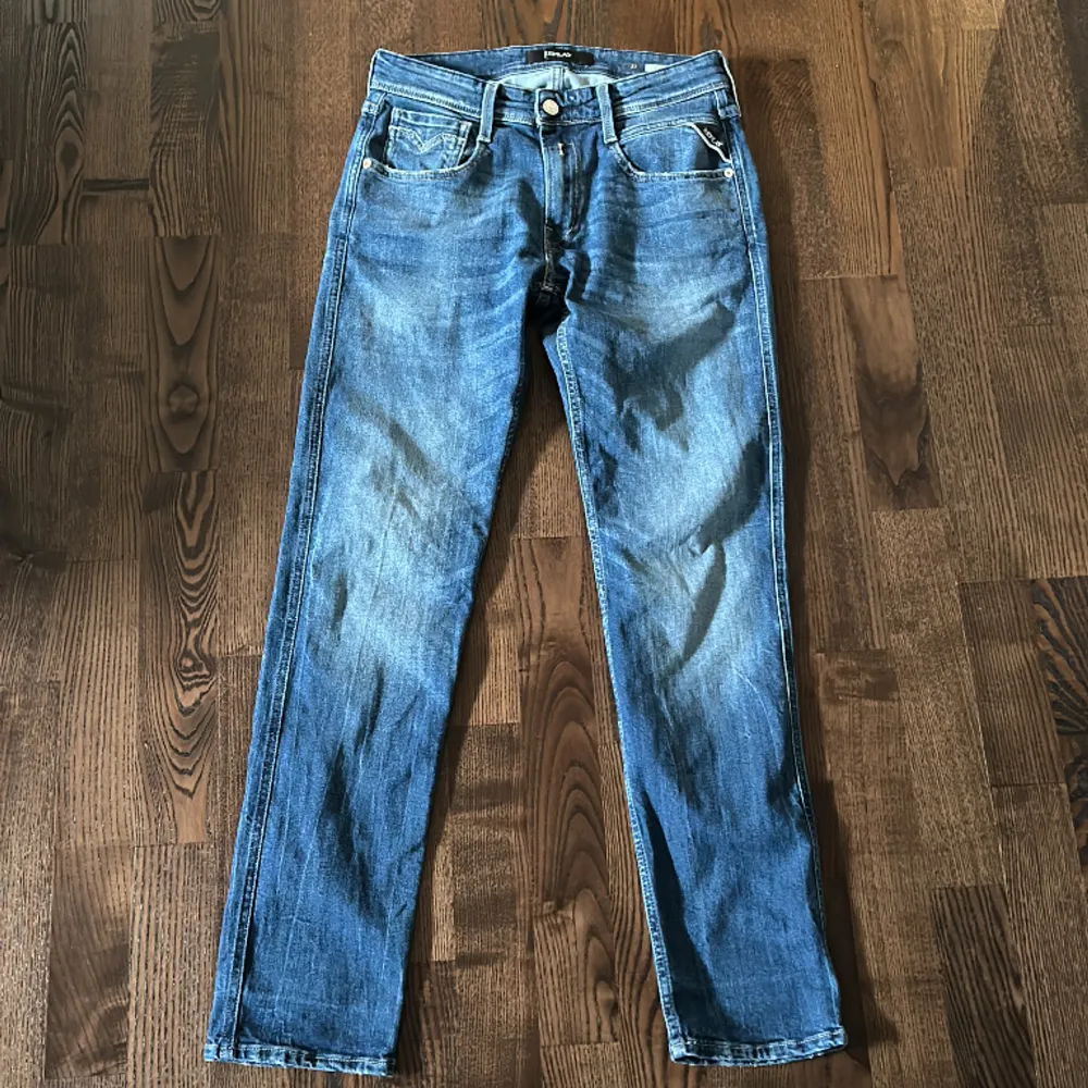 Tja, riktigt snygga Replay jeans anbass jeansen är i storlek 27/30 fast passar 27/32.. Jeans & Byxor.