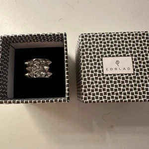 Edblad ring  - En silverfärgad Edblad ring i nyskick. Knappt använd. Storlek 17.50❤️