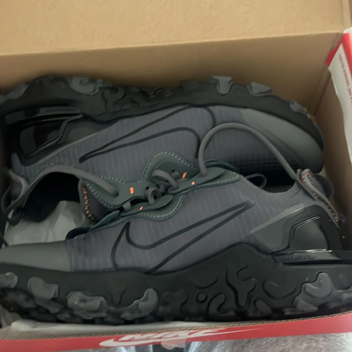 NIKR REACT VISION GS