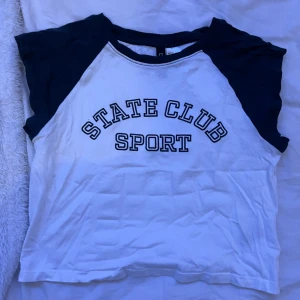 T-shirt - Sjukt söt t-shirt i toppskick med tanke på att den inte kommit till användning!