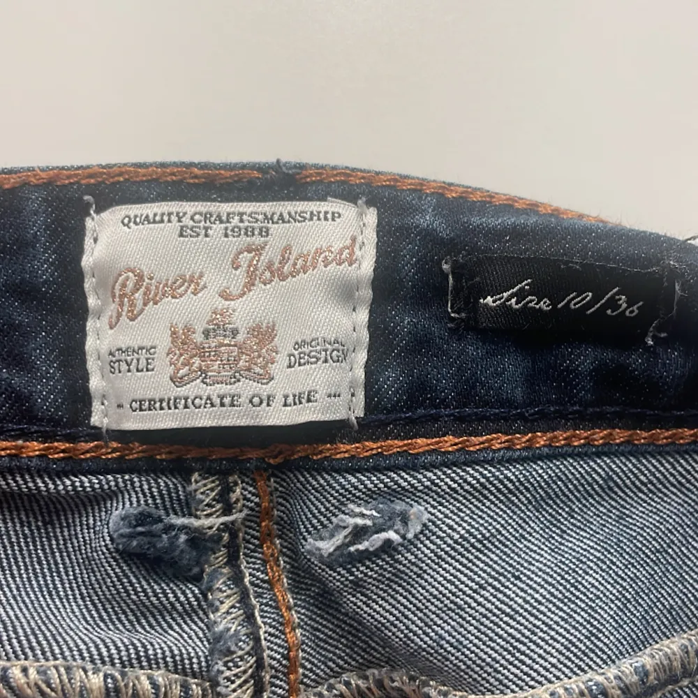 Lågmidjade jeans från river island!. Jeans & Byxor.