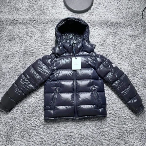 Moncler maya - Moncler maya | navy | skick: 9/10, Cartoon i lite sämre skick men fullt godkänd | storlek: 2 (M) tags ingår från nk | pris: 5799:-