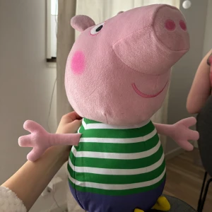 Peppa pig gosedjur🐷 - Fick den i julklapp Den är i bra skick🩷