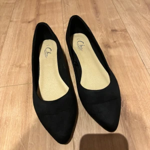 Skor - Sandale med låg klack Aldrig använda 