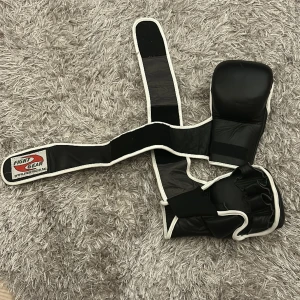 Mma handskar  - Ett par helt oanvända MMA träningshandskar. Mycket gott skick. 