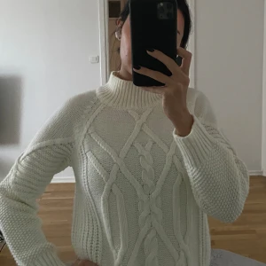 Vit tröja  - Vit Petite tröja, storlek xs, fint skick