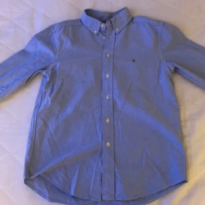 Ralph Lauren Skjorta - -Barnstorlek 10-12 146/152/164 -Begangnad med knappt använd -Bra Skick