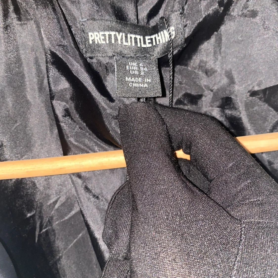 Pretty little thing läder kappa  - 90