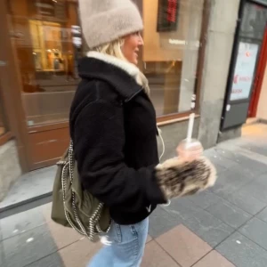 Stella väska - Fin Stella McCartney väska💕 Knappt använd, nypris 7.500kr. I modellen falabella, olivgrön. Säljer för 3000kr, men priset kan diskuteras privat💗