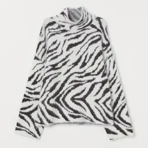 Snygg zebra tröja från H&M som är slutsåld 